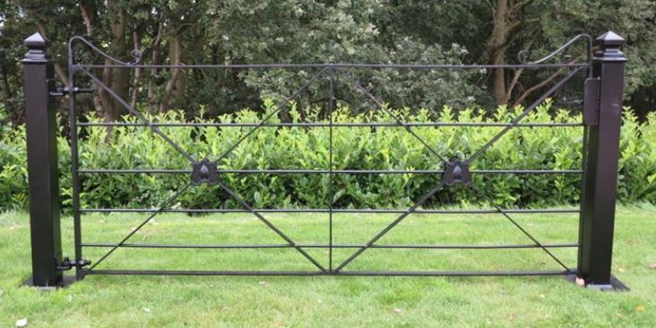 vintage and reclaimed gates and railings for sale at ukaa including cast iron and wrought iron estate fencing ideal for gardens, balconies and out door spaces.