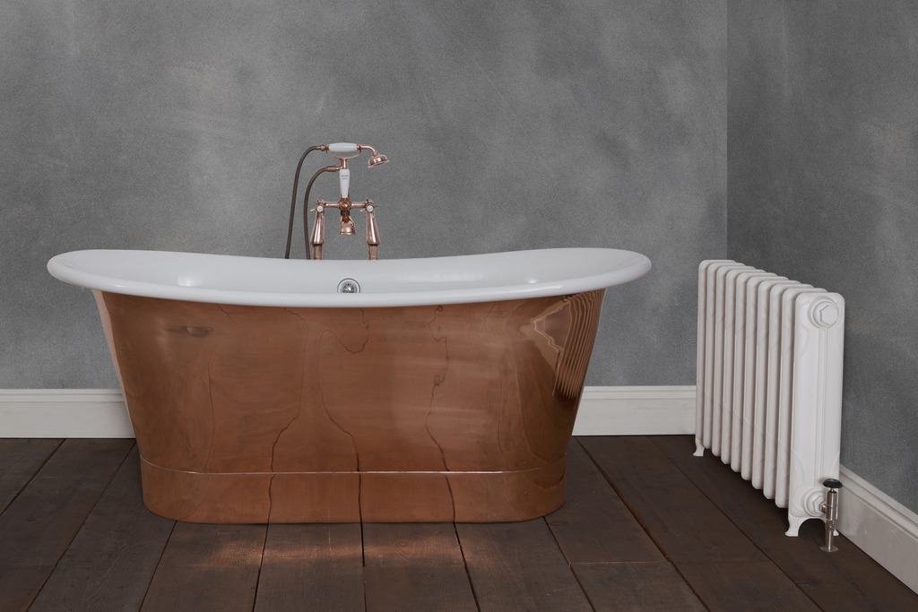 iThe Jig Normandy double slipper copper bath is an elegant classical style with a polished copper exterior and vitreous enameld interior. All our baths are available to view and buy at UKAA