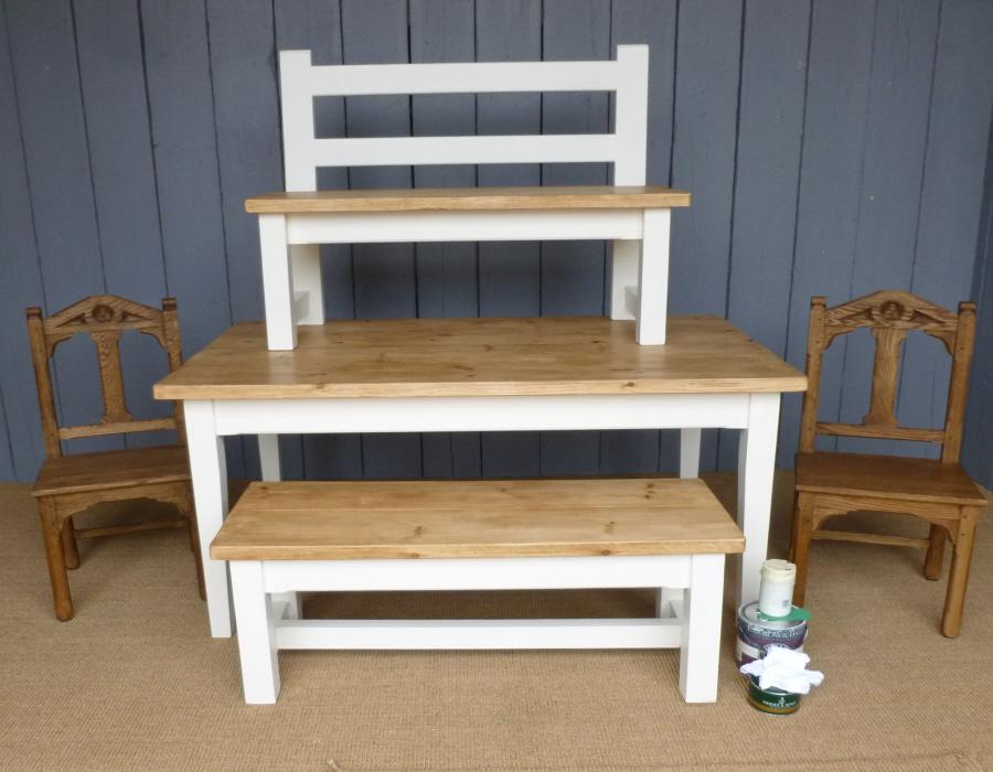 Two
            bespoke bench styles with and without backrest