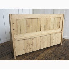 Old Pine Settle With Lift Up Seat 