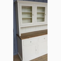 Side View Of The Kitchen Dresser