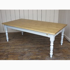 Solid Wood Tables Suitable For Kitchens 