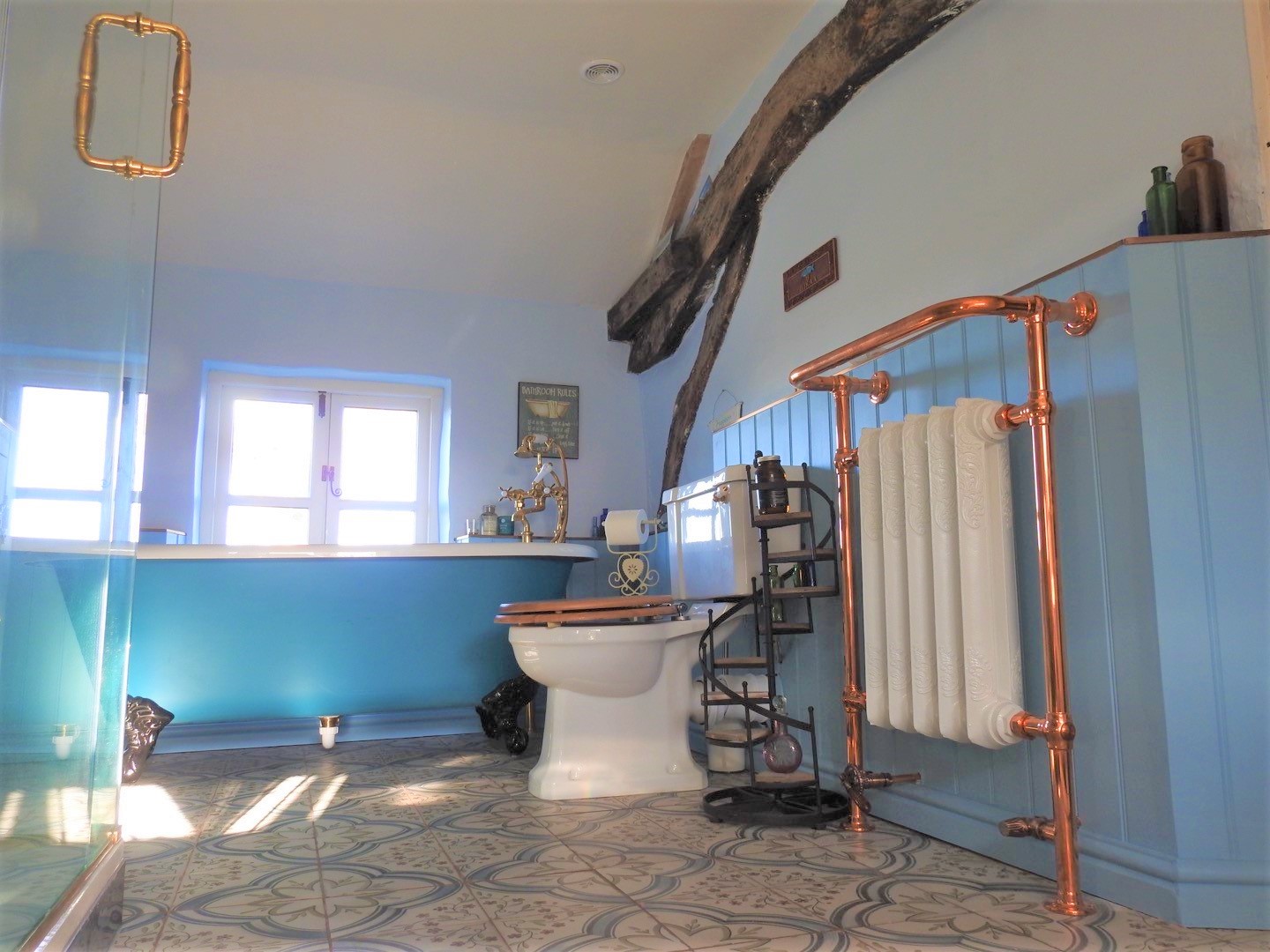 Carron Wilsford Copper Towel Rail Fitted In a Traditional Bathroom