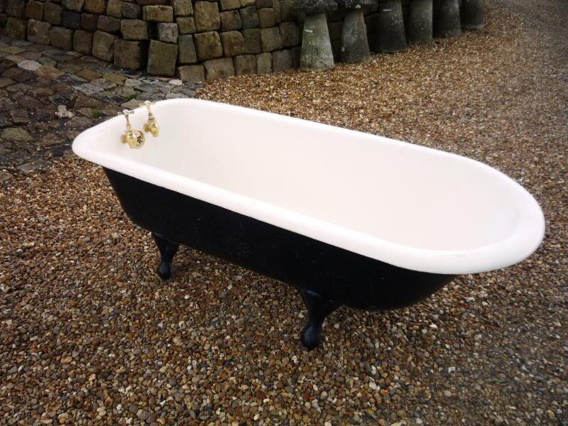 Original Victorian big baths are for sale made from cast iron these free standing bath tubs are available to for delivery worldwide 