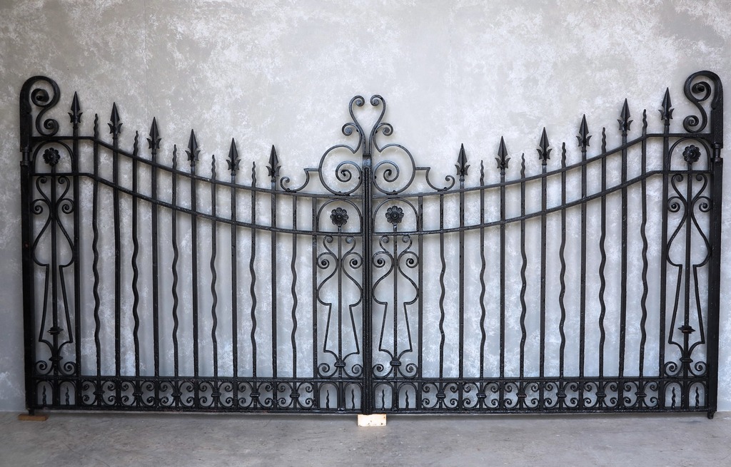 At UKAA we stock a wide range of original antique, reclaimed and salvaged gates and railings. All have been fully refurbished and are suitable for manual or electric operation. To view our stock please visit us at UKAA or browse our website.